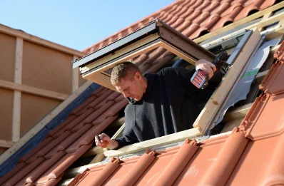 Pose de fenêtres de toit Velux à Longré